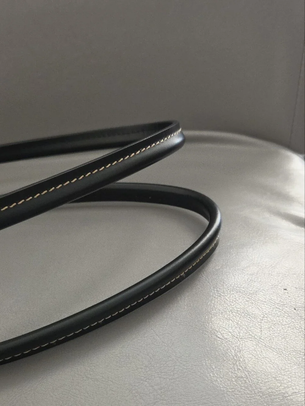Dooney & Bourke Black Leather Tote with Contrast Stitching - Picture 5 of 9